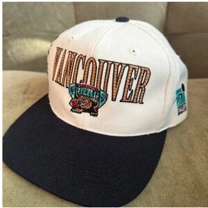 FINAL PRICE ‼️ Vintage 90’s Vancouver Grizzlies Sports Specialties Hat